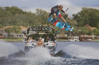 how to buy a wakeboarding and waterskiing wetsuit