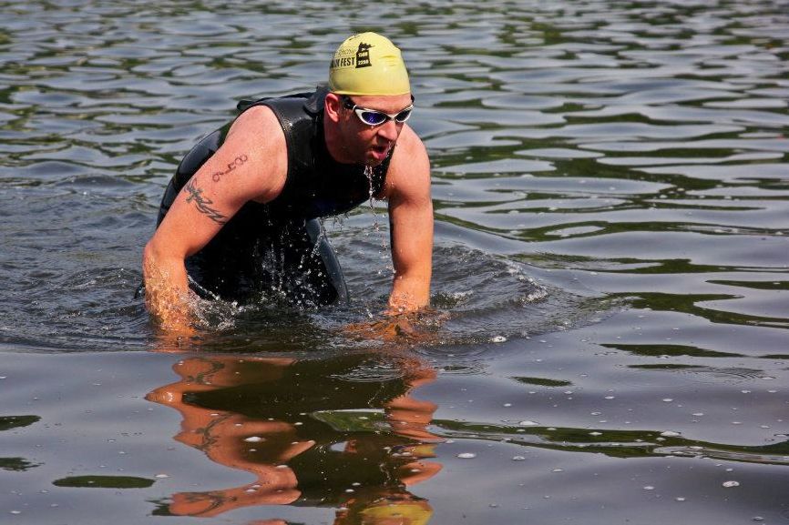 What to Wear for Open-Water Swimming (Even When it's Cold) – Triathlete