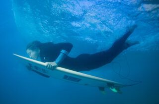 does a wetsuit help in cold water