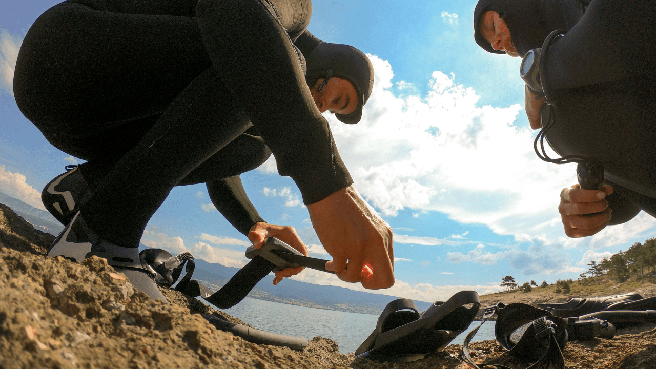 What Are Dive Weights & How Much Do I Need? Wetsuit Wearhouse Blog